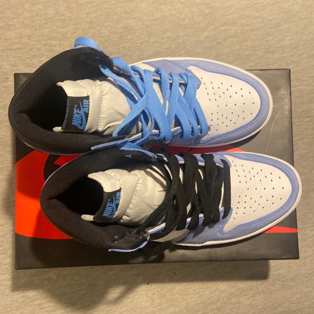 COPY - Jordan 1 university blue (used once)